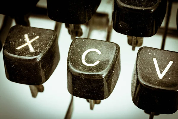 C písmeno na klávesnici retro psací stroj — Stock fotografie
