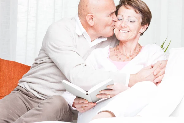 Affectionate man kissing his wife on the cheek — Stock Photo, Image