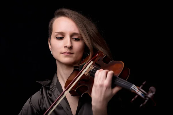 小提琴家女子正面肖像 — 图库照片
