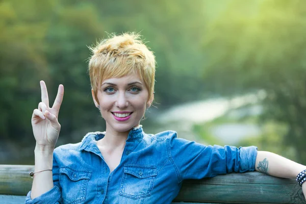 V-sign in the mountain by a young woman — Stock Photo, Image