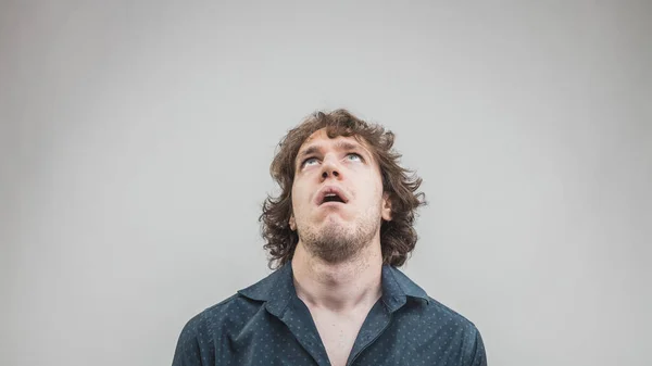 Retrato de jovem entediado homem — Fotografia de Stock