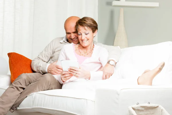 Affectionate middle-aged coupe relaxing at home — Stock Photo, Image