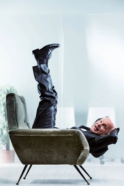 Fit businessman working out in his chair — Stock Photo, Image