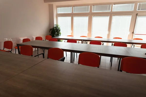 Prázdné Stoly Židle Jídelně Bez Lidí Během Pandemie Viru Korony — Stock fotografie