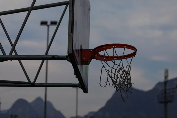 Objetivo Puesto Aro Red Una Cancha Baloncesto Atardecer Conceptual Lugares —  Fotos de Stock