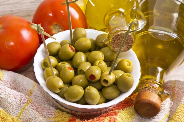Вкусные оливки с начинкой из пименто — стоковое фото