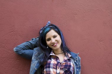 genç kadın portre pembe duvar