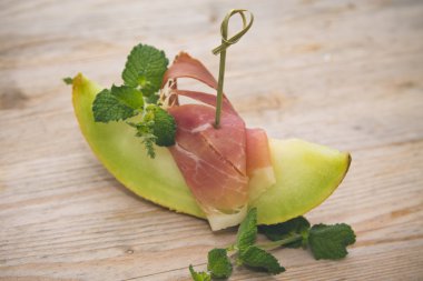 Kavun ve prosciutt ile İspanyol yemeği kavramı