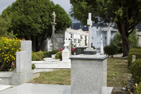 Cruz no cemitério — Fotografia de Stock