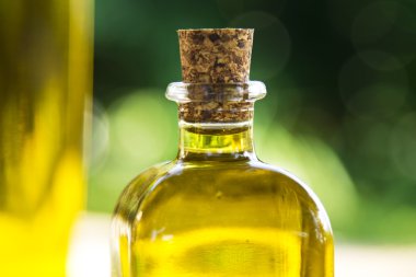 Yeşil Zeytin yağ şişeleri