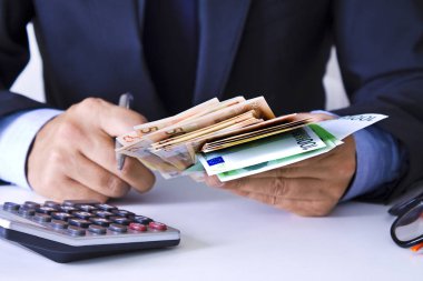 para ile ön planda eller