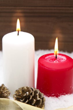 Noel kartı mumlar ve ananas karda