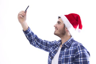genç adam bir selfie, cep telefonunuzla olma santa Claus şapka ile
