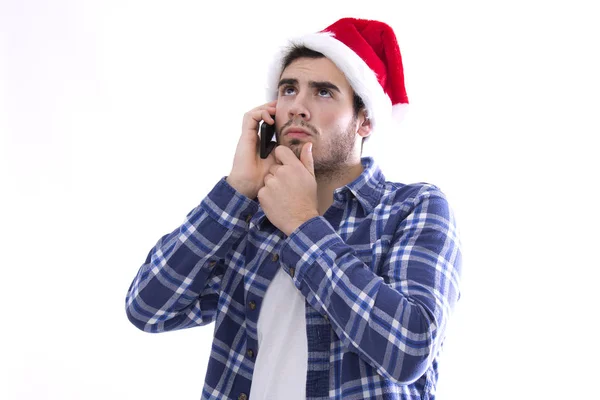 Junger Mann mit Handy und Weihnachtsmütze — Stockfoto