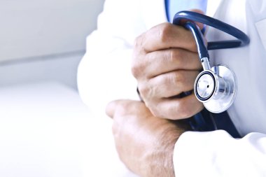 Doktor eliyle, sağlık stetoskop