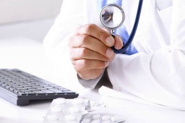 el doktor stetoskop ile