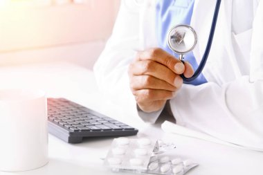 el doktor stetoskop ile