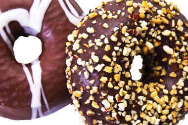 Çikolatalı donuts beyaz izole