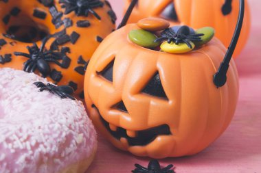 kabak dolması Smarties ve çörek ile halloween