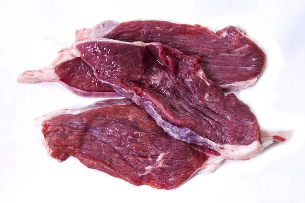 Syrové steaky izolovaných na bílém — Stock fotografie