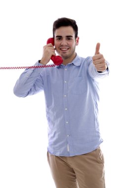 Kırmızı telefon ok işareti yapıyor ile genç adam
