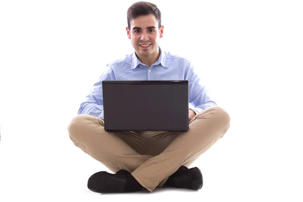 Młody człowiek z laptopa siedząc na podłodze — Zdjęcie stockowe