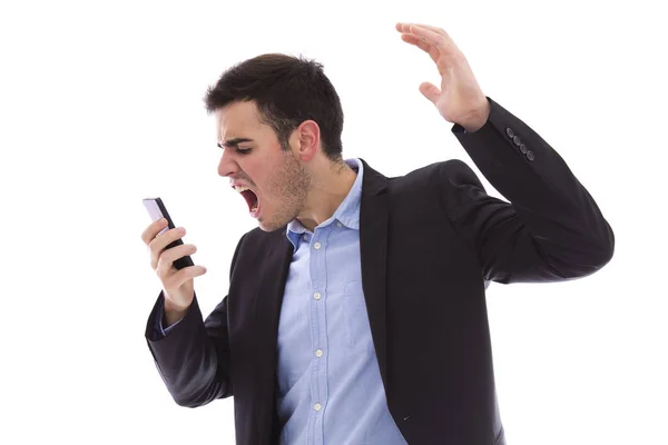 Молодой мужчина кричит на мобильный телефон — стоковое фото
