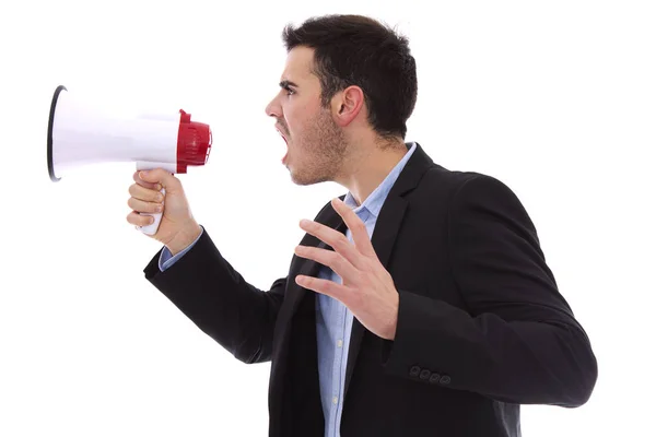 Молодой человек кричит с мегафоно изолированы на белом — стоковое фото