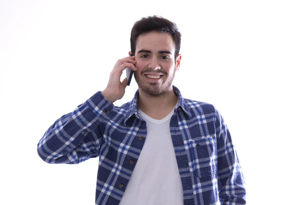 Чоловік молодий розмовляє з мобільним телефоном — стокове фото