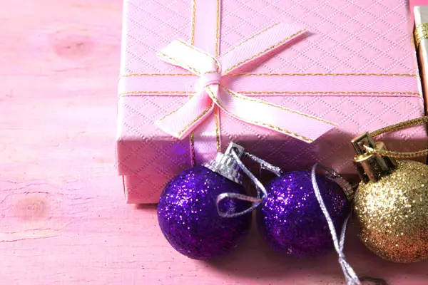 Kerstkaart met luxe-geschenketui en tag — Stockfoto