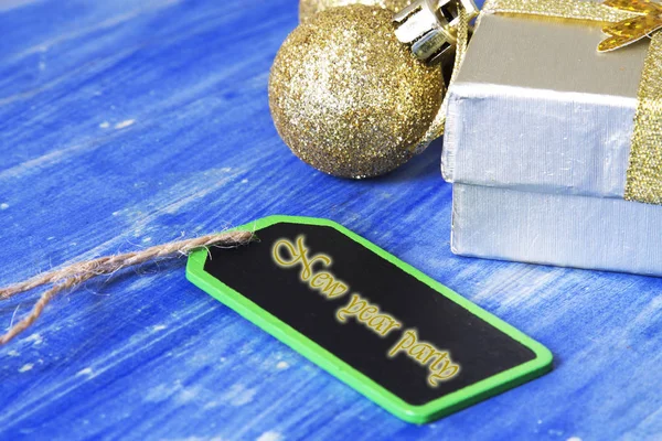 Bakgrund Blue Christmas med julpynt och etikett — Stockfoto
