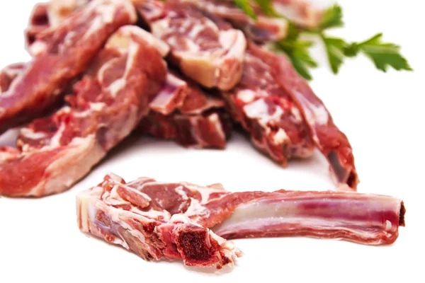 Costolette di agnello con prezzemolo isolato — Foto Stock