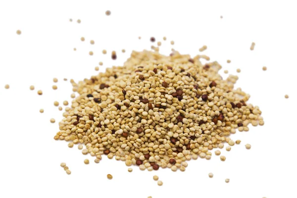 Quinoa isolerade på vit — Stockfoto