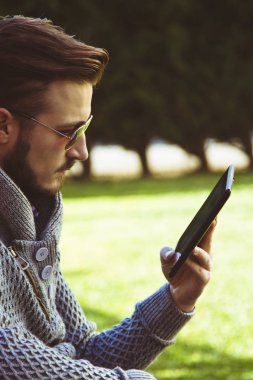 hipster adam tablet kullanma