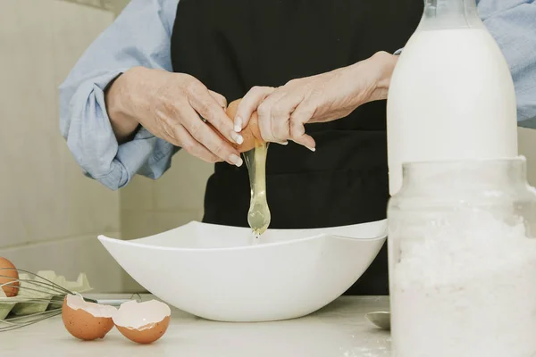 woman cooking cakes and pastries