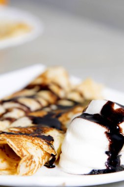 taze yapılmış çikolata krep ve gözleme