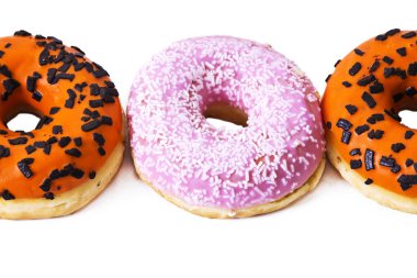 Beyaz izole donut çeşitleri