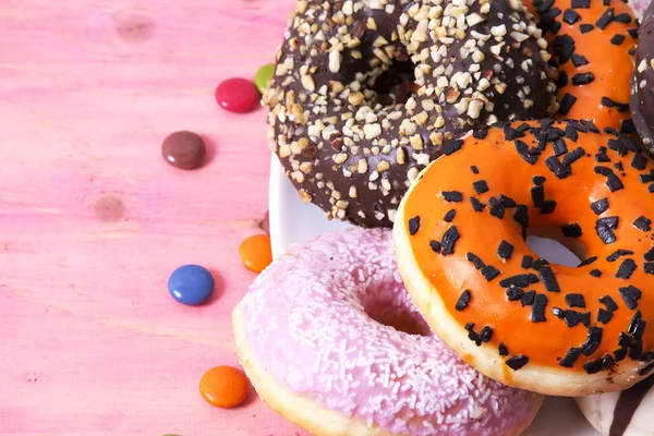 Donuts de cores e sabores — Fotografia de Stock