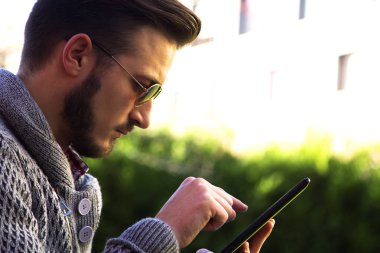 hipster adam tablet kullanma