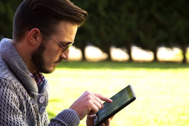 hipster adam tablet kullanma