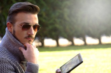 hipster adam tablet kullanma