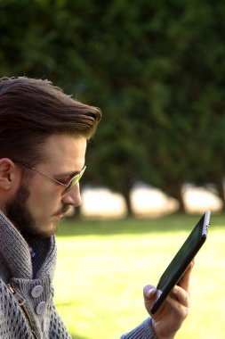 hipster adam tablet kullanma