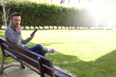 hipster adam tablet kullanma