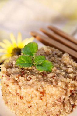 Papatya ile bahar quinoa yemek