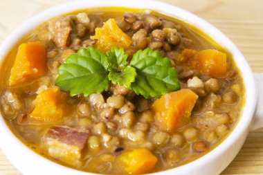 Pastırma ve havuç ile Mercimek Güveç