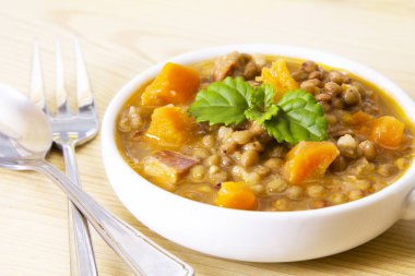 Pastırma ve havuç ile Mercimek Güveç