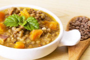 Pastırma ve havuç ile Mercimek Güveç