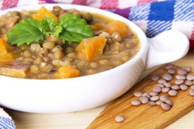 Havuç ve pastırma ile mercimek