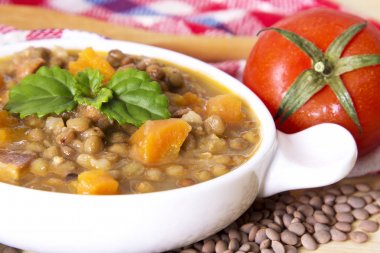 Rustik masada Mercimek Güveç