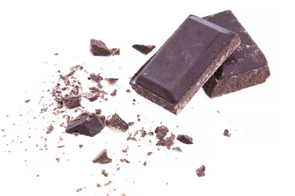 Stukjes chocolade geïsoleerd op wit — Stockfoto